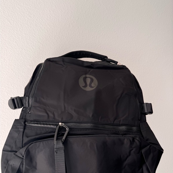 lululemon athletica Crew 22L Black Backpack - Picture 4 of 6